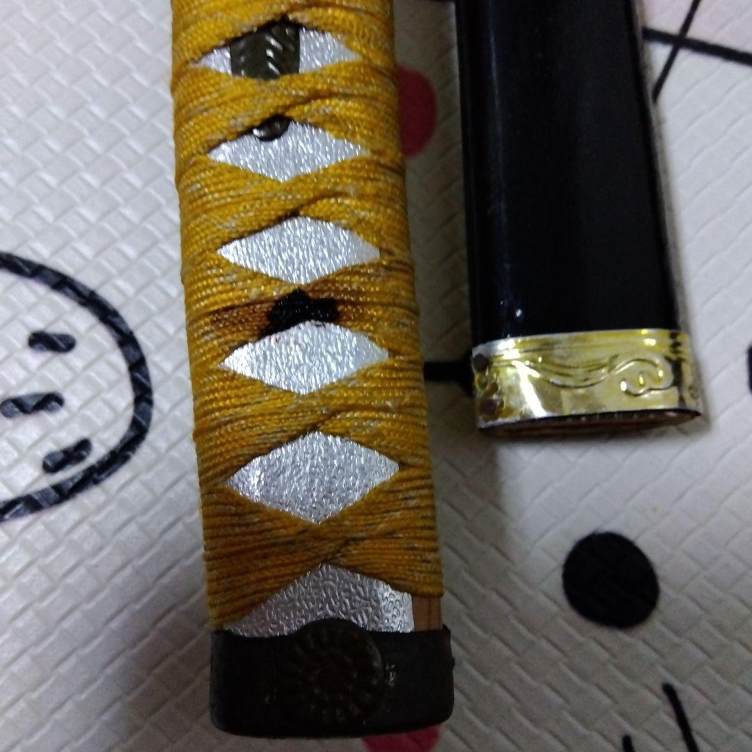 刀 黒と黄色のグリップ　模造刀　レプリカ　玩具