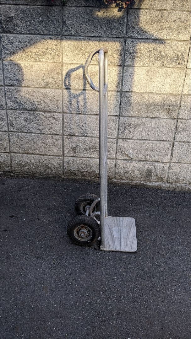 アルミ製　２輪車　ラクラクキャリー！　※直接引取り可能な方 １万円！