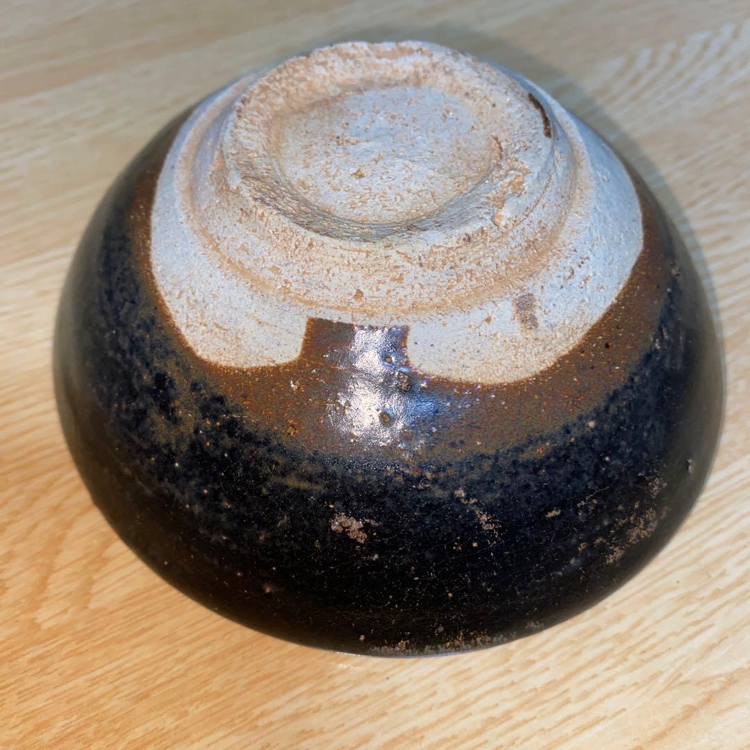 黒釉白彩梅花紋(？)小服茶碗　吉州窯　南宋時代