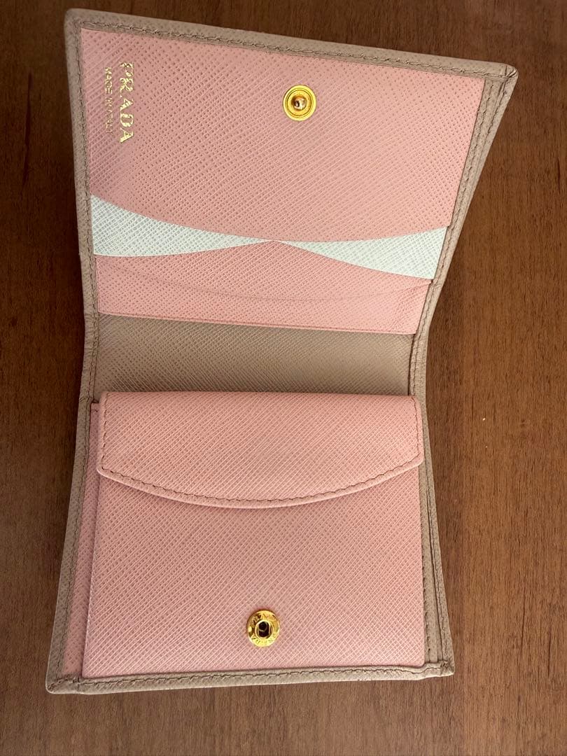 PRADA 二つ折り財布 Saffiano Multic Cipria