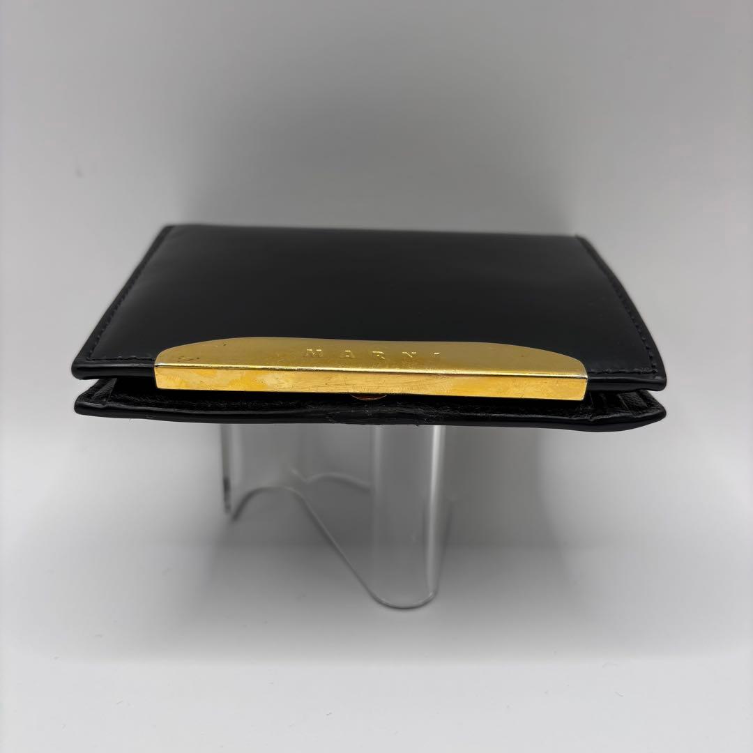 MARNI 二つ折り財布　ブラック　ゴールド　光沢　コンパクト　ウォレット　財布