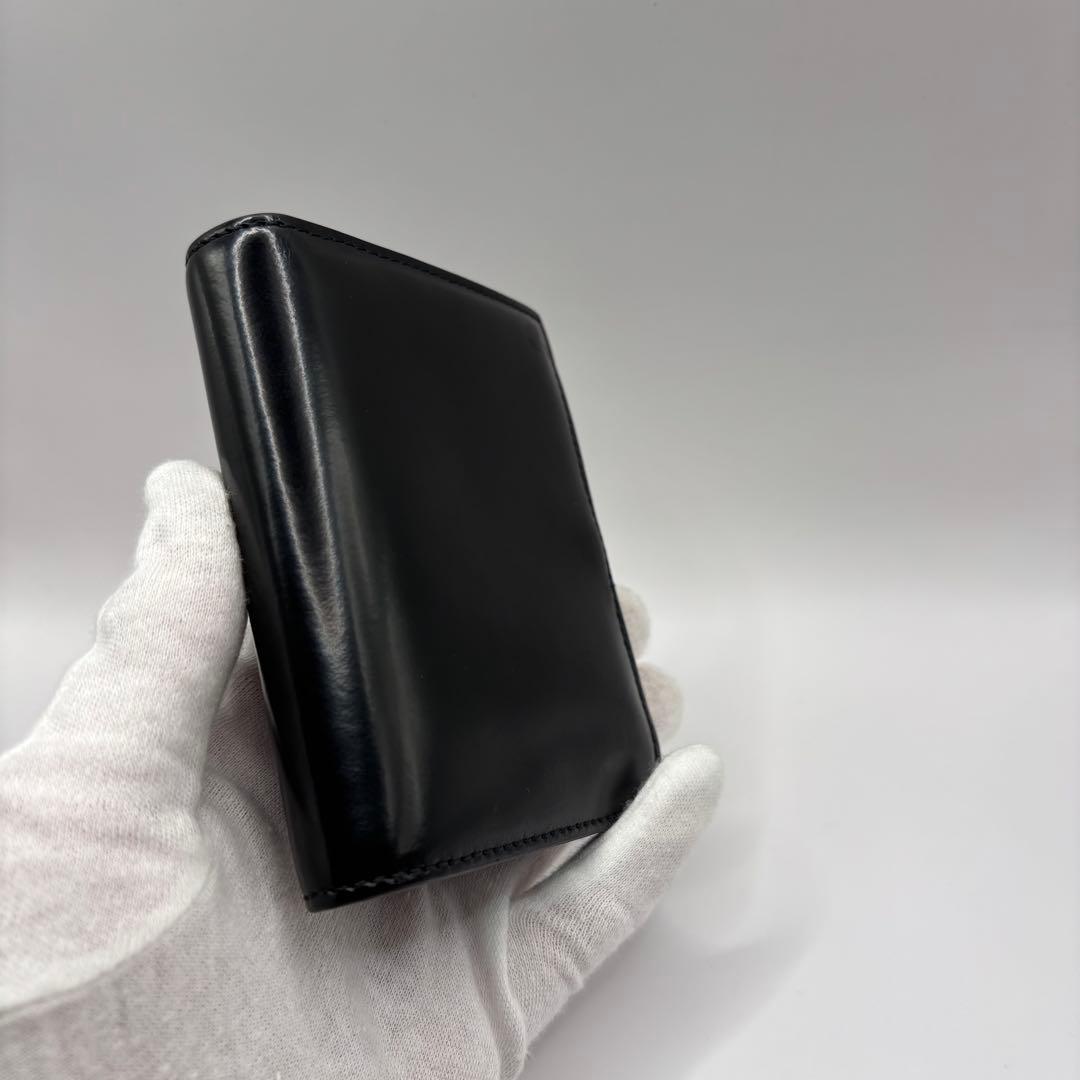 MARNI 二つ折り財布　ブラック　ゴールド　光沢　コンパクト　ウォレット　財布