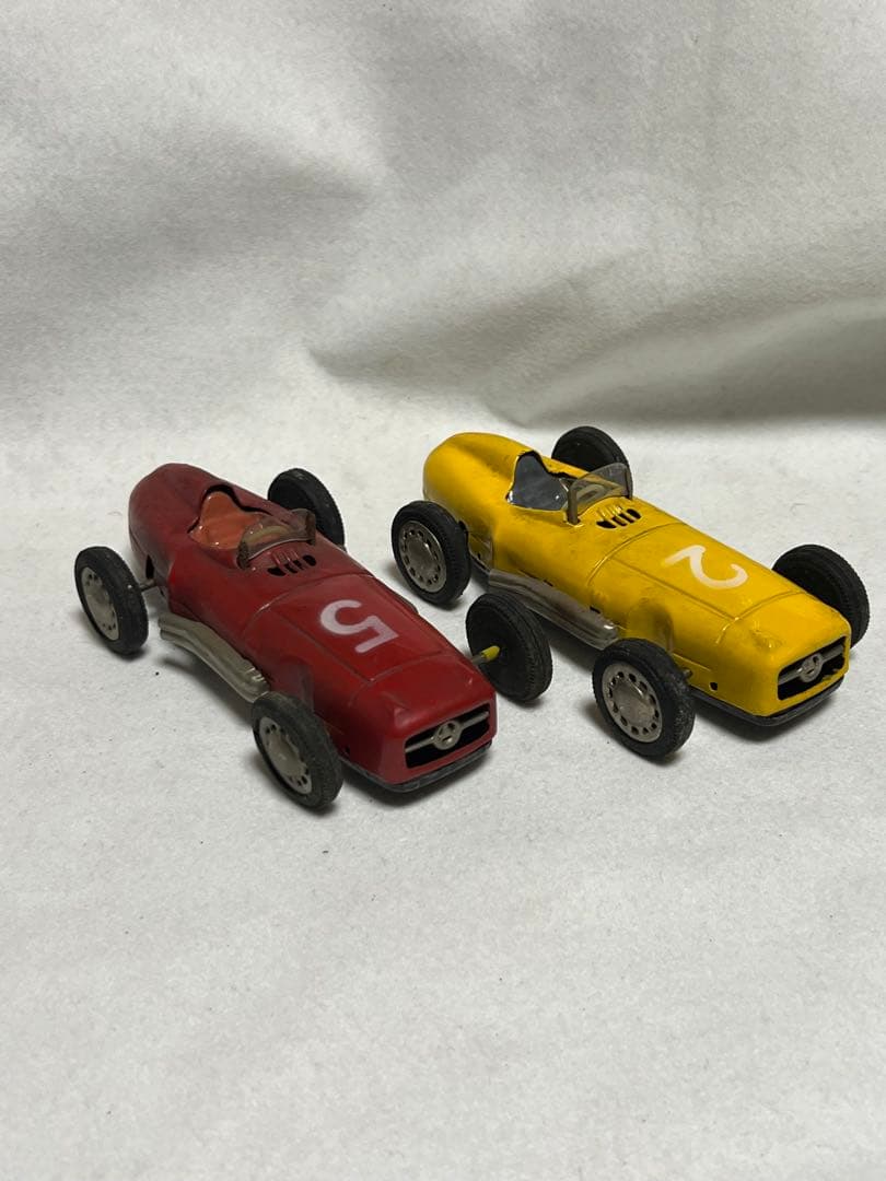 ドイツ製　ヴィンテージ1940年〜1970年　ベンツのブリキ自動車　2個セット