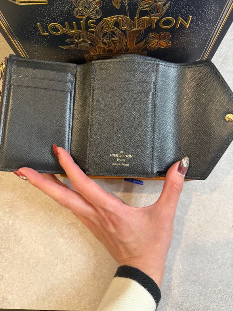 箱袋付.ルイヴィトン ヴィクトリーヌ モノグラムリバース 折り財布