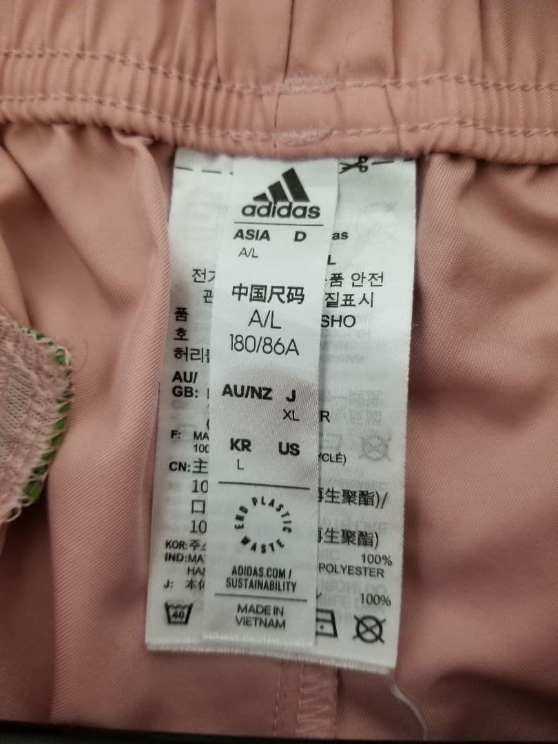 美品 adidas ハーフパンツ サッカー日本代表　ショートパンツnigo 桜餅