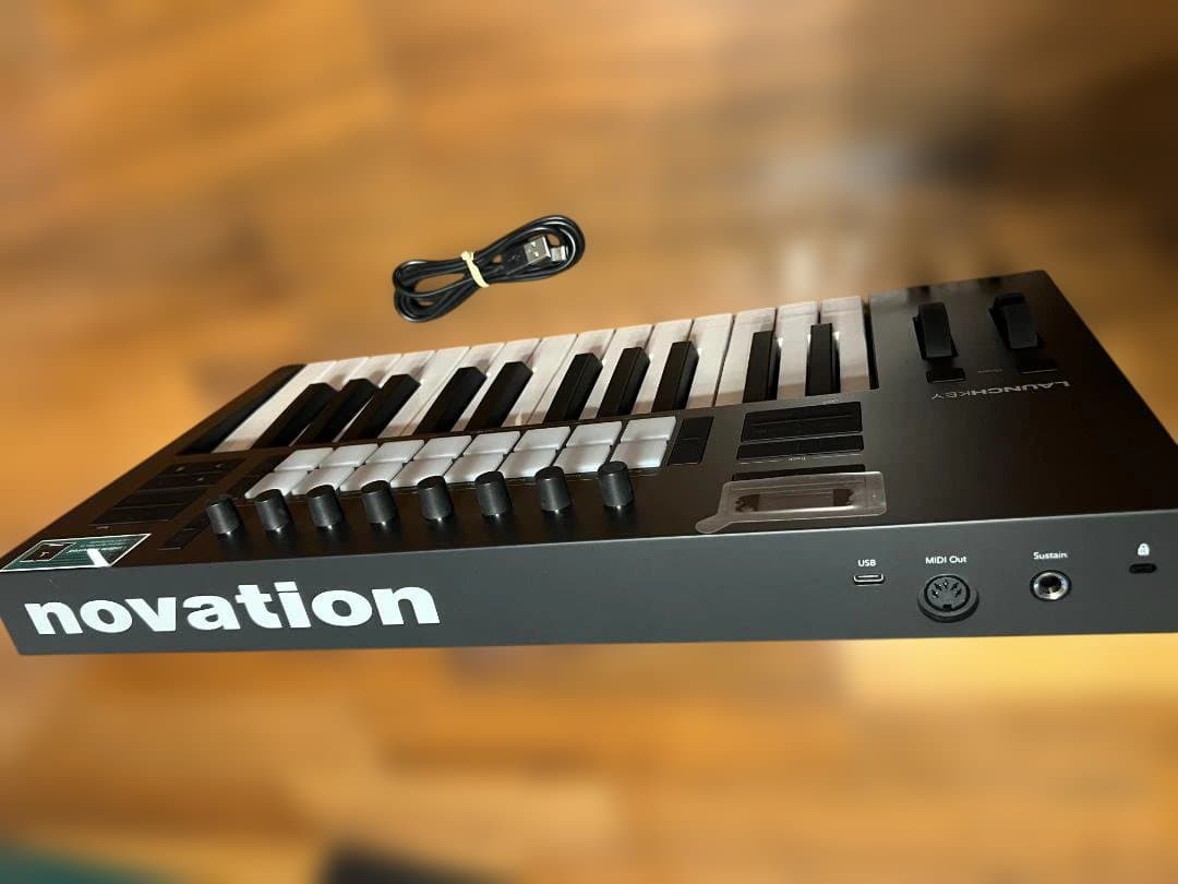 ほぼ美品 Novation/Launchkey 25 Mk4 （フルサイズ）