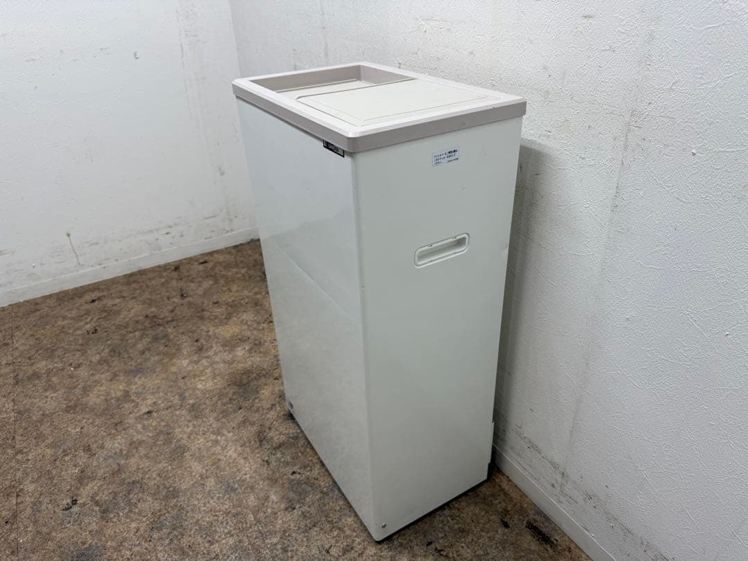 サンデン　業務用　冷凍ストッカー　フリーザー　厨房　飲食店　PF-057XF