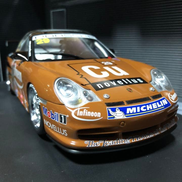 未展示品オートアート1/18 ポルシェ911GT3R アジアンカレラカップ優勝車