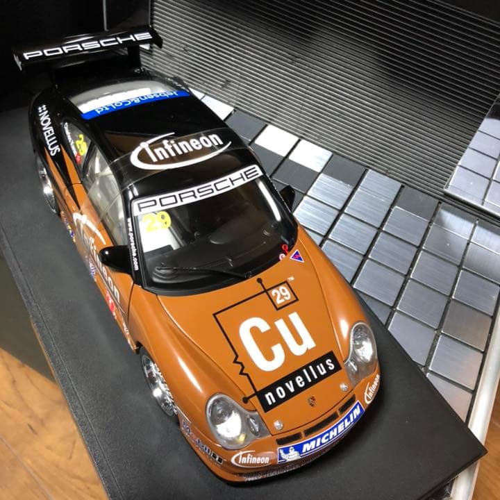 未展示品オートアート1/18 ポルシェ911GT3R アジアンカレラカップ優勝車