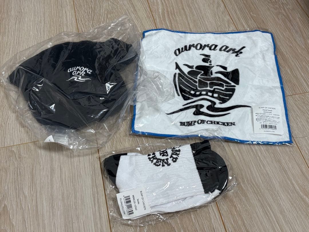 BUMPライブグッズまとめ　Tシャツアクスタキーチェーン他　おまけ銀テ缶バッジ