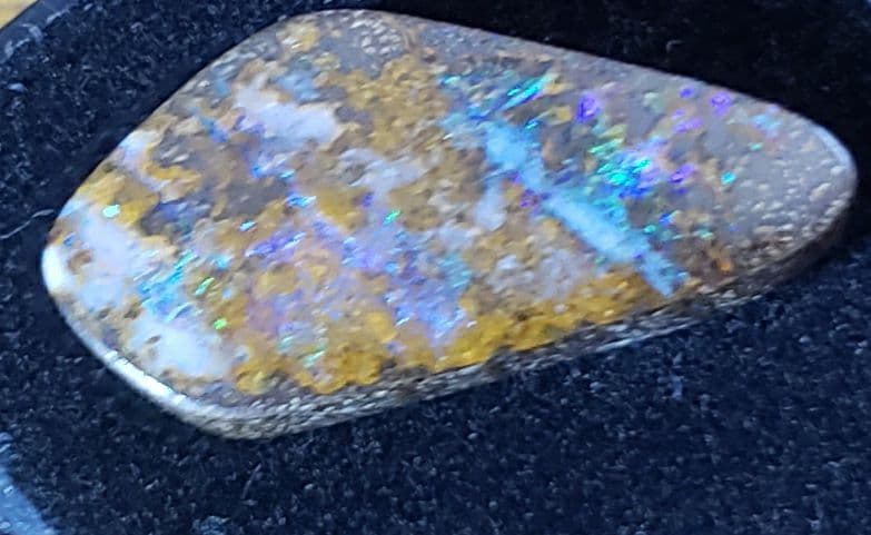 20×10㎜程度ボルダーオパール