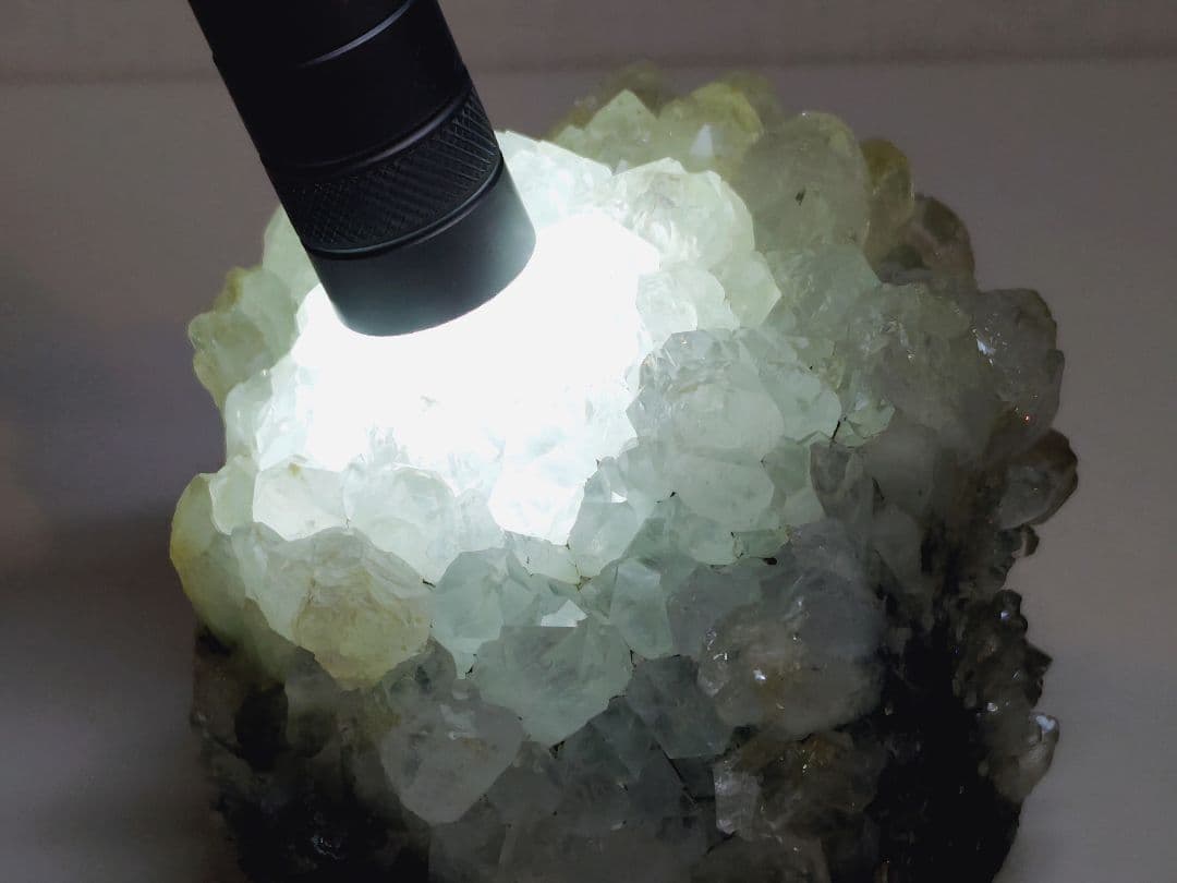 水晶 1kg クォーツ パイライト 黄鉄鉱 原石 鑑賞石 自然石 誕生石 鉱物