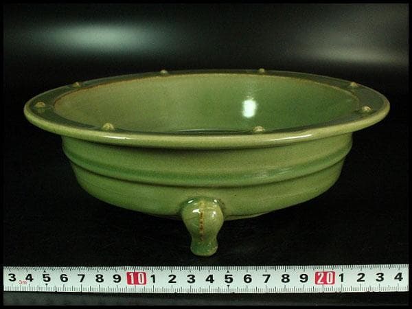 中国美術 青磁 刻模様 鋲縁 三足水盤(K-A856)