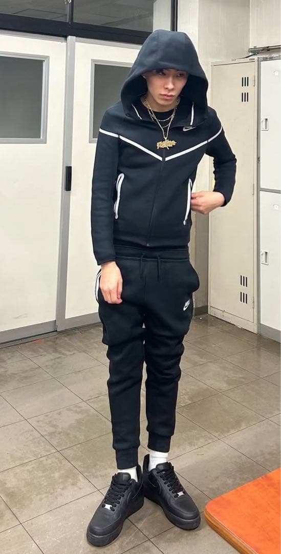 NIKE ナイキ ジュニア テックフリース フルジップパーカー　ブラック　光る