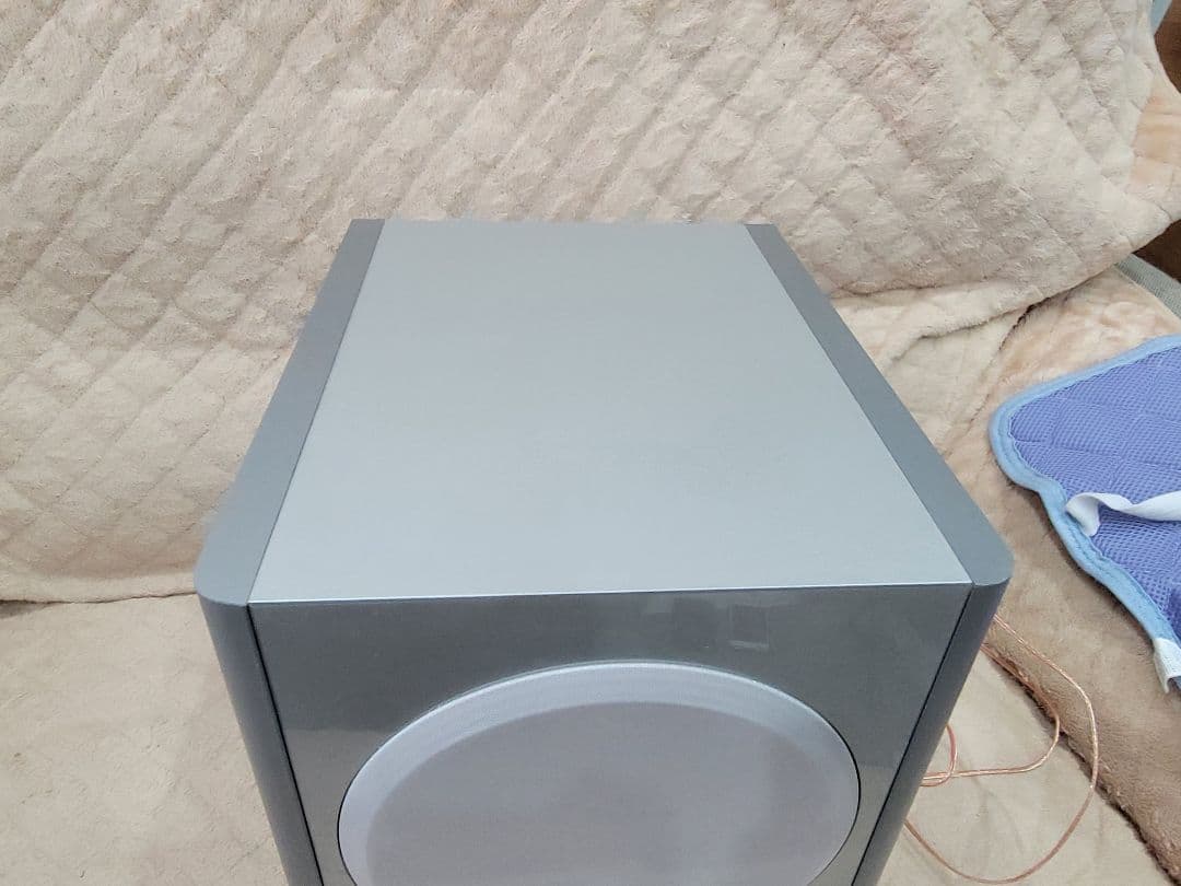 シルバー サブウーファー コンパクト　スピーカー