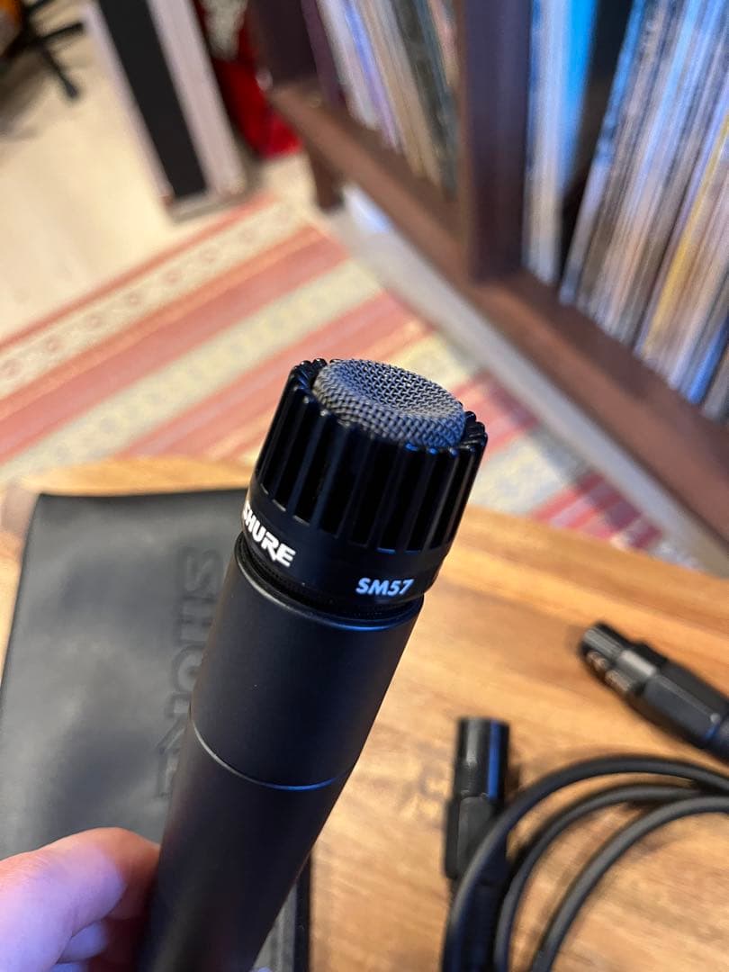 SHURE SM57 ダイナミックマイク 本体と付属品