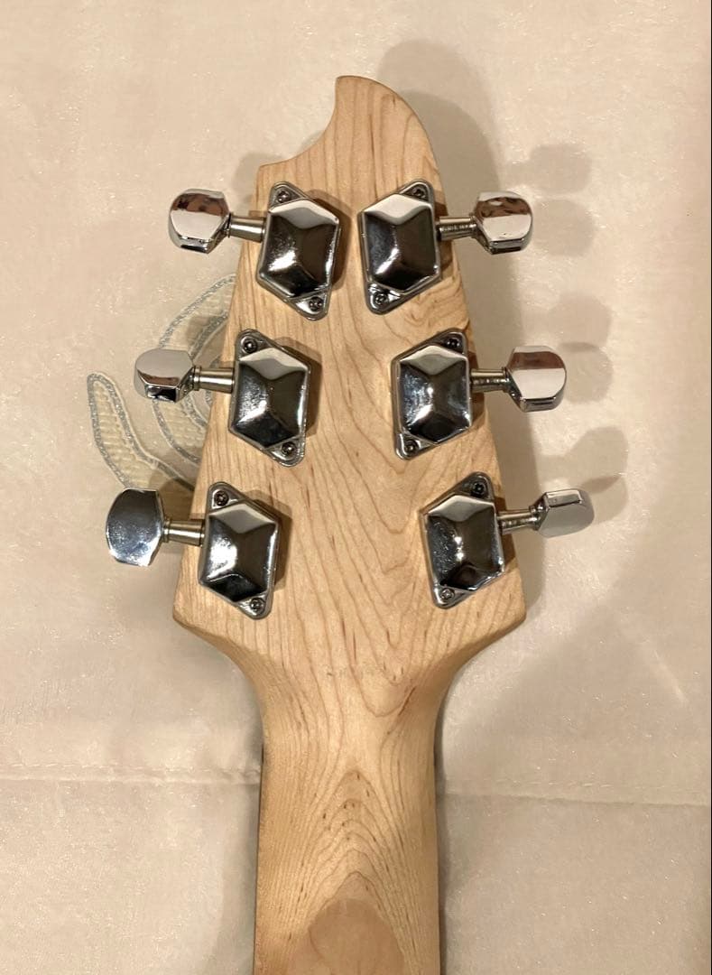 K-garage Junior アンプ内蔵 ミニギターV型 白黒