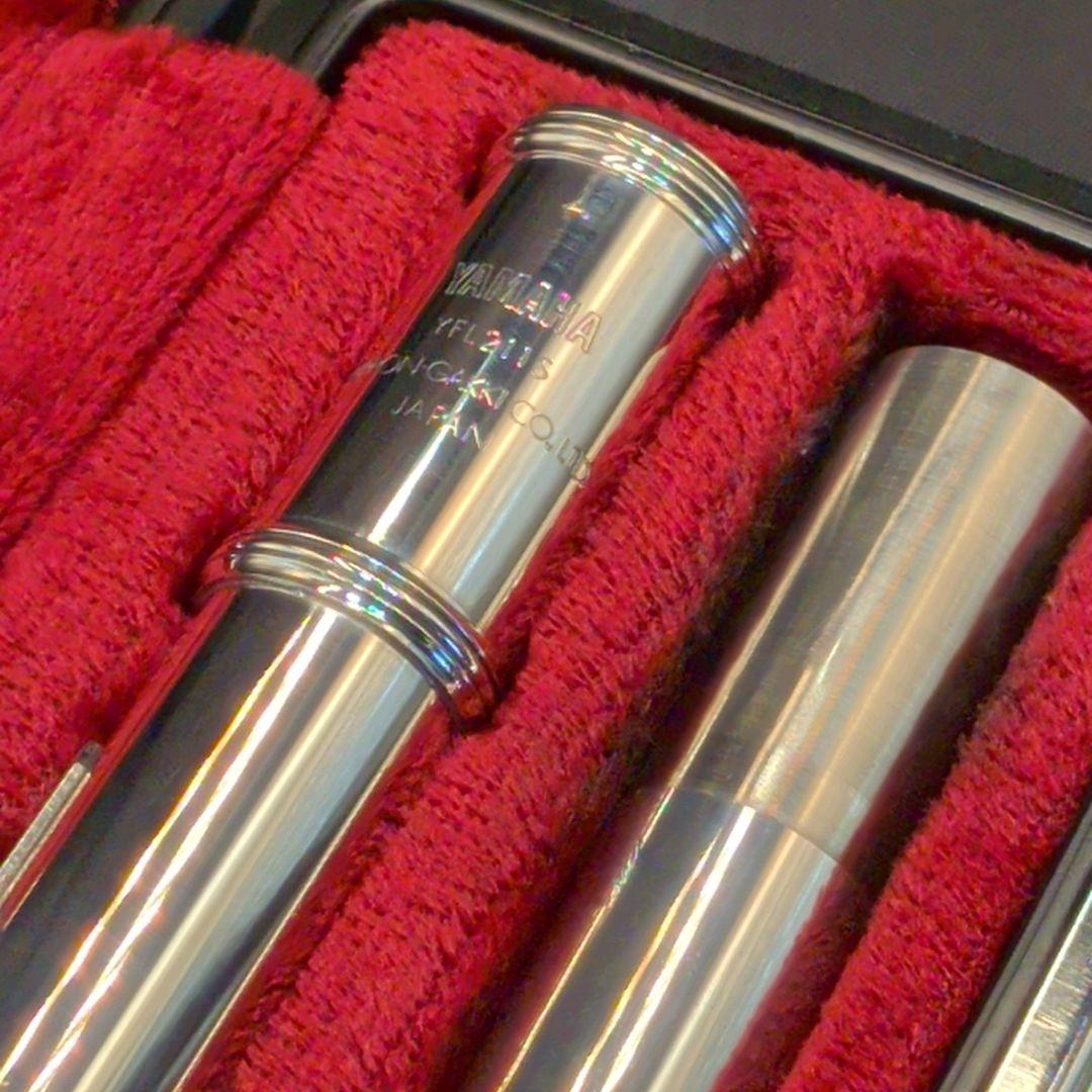 フルート　調整済　美品　ヤマハ　YFL211S（銀メッキ、Eメカ仕様）