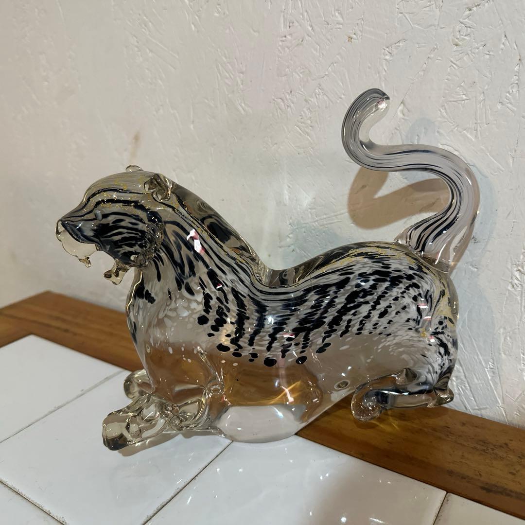 虎の置物　ガラス製