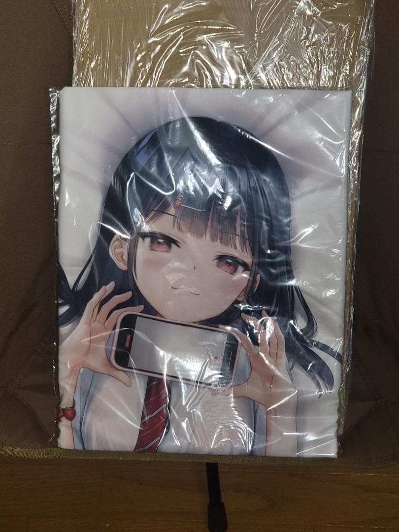 mignon いちご　3+1点セット　抱き枕カバー　タペストリー　サコッシュ