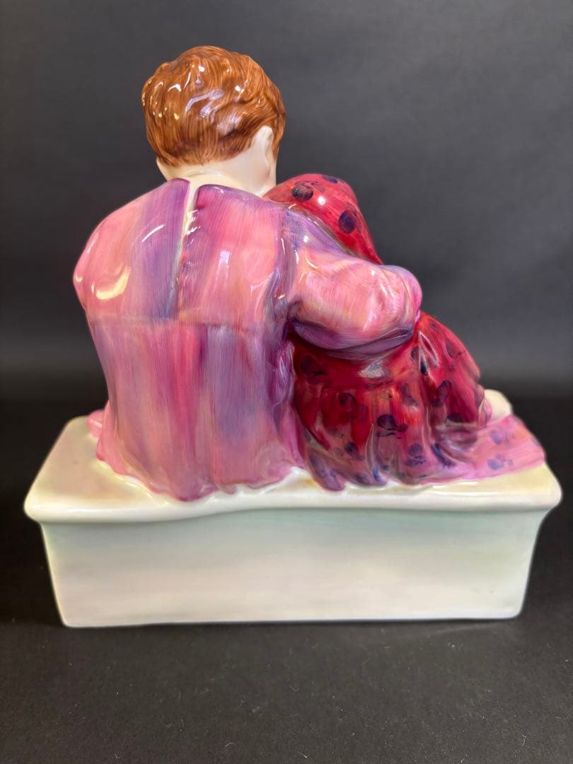 ロイヤルドルトン「フラワーセラーズ」置物　 Dalton