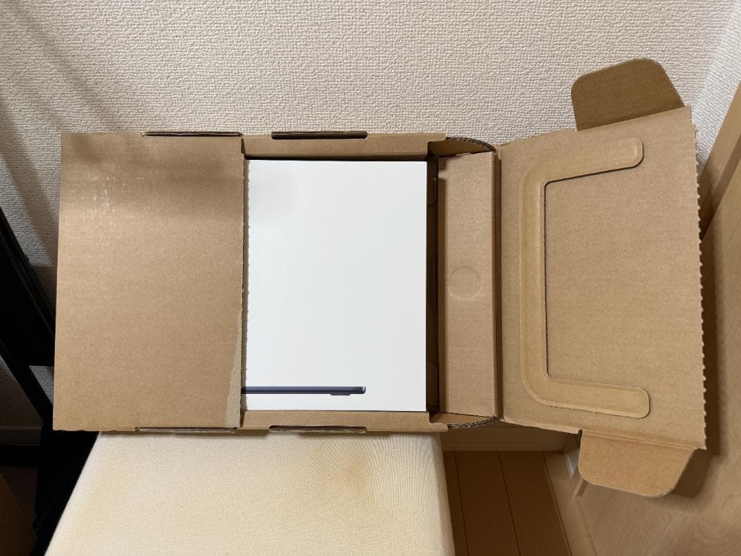 MacBook Air 13.6インチ M2・メモリ8GB・SSD256GB