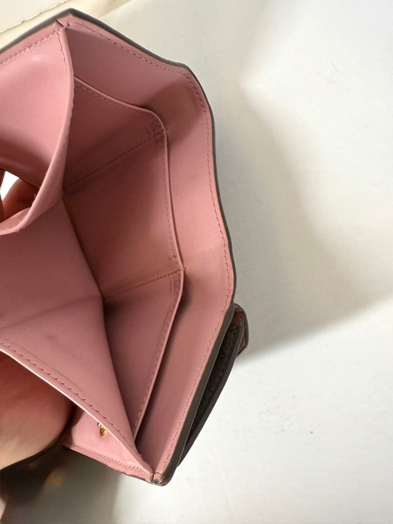 【ギャランティ完備】PRADA 3つ折り財布 グレージュ レザー