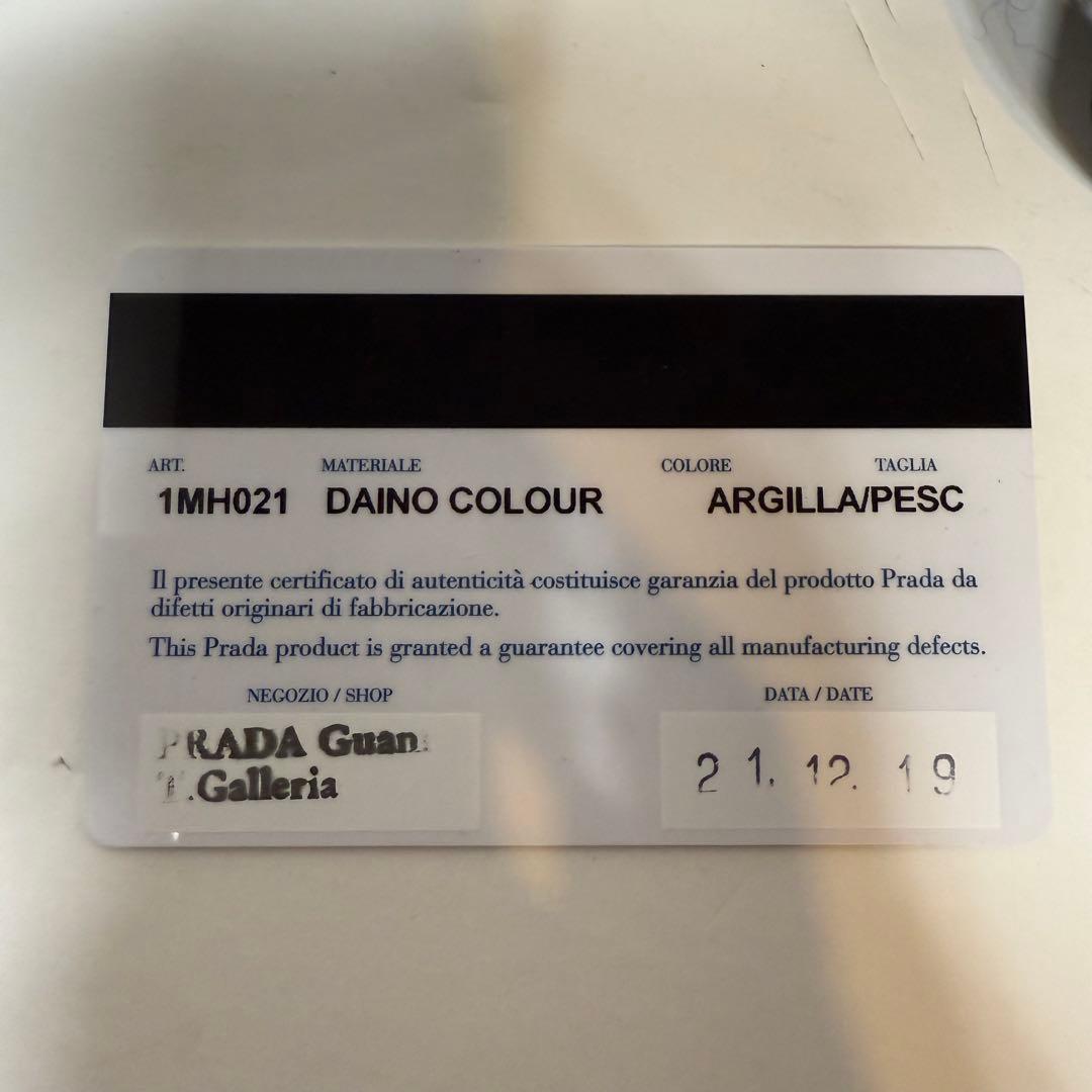 【ギャランティ完備】PRADA 3つ折り財布 グレージュ レザー
