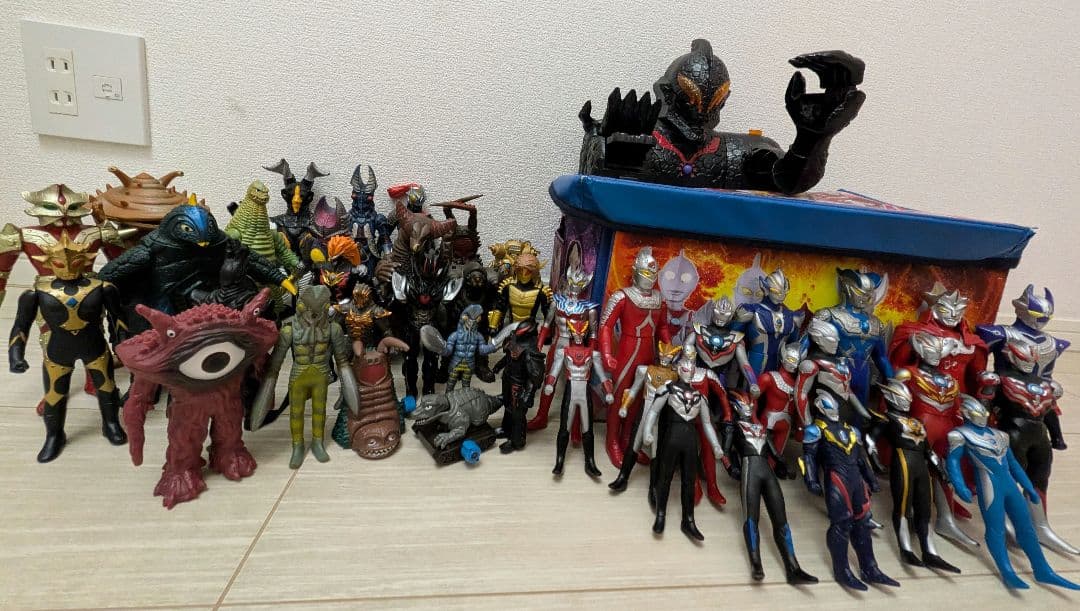 ウルトラマン怪獣ソフビまとめ売り40体＋おまけ付き　ベリアルキャッスル
