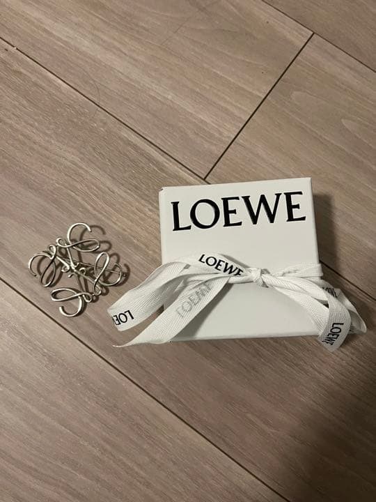 LOEWE ブローチ