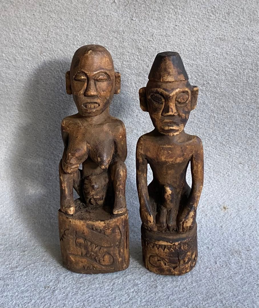 【インドネシア・スマトラ】木彫り／プリミティブアート　男女の置物