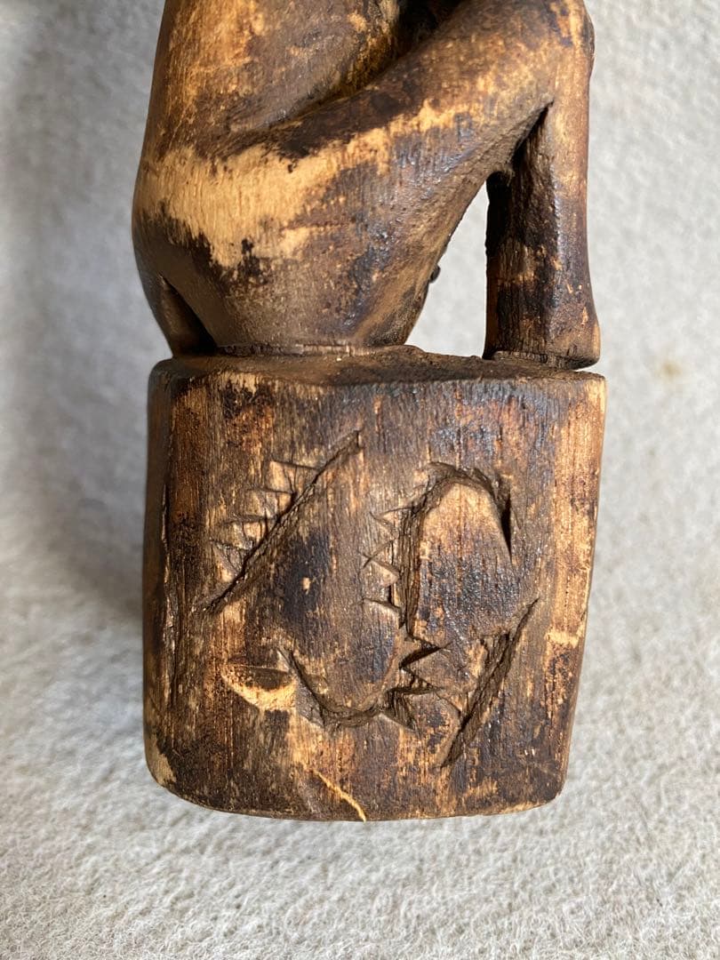 【インドネシア・スマトラ】木彫り／プリミティブアート　男女の置物