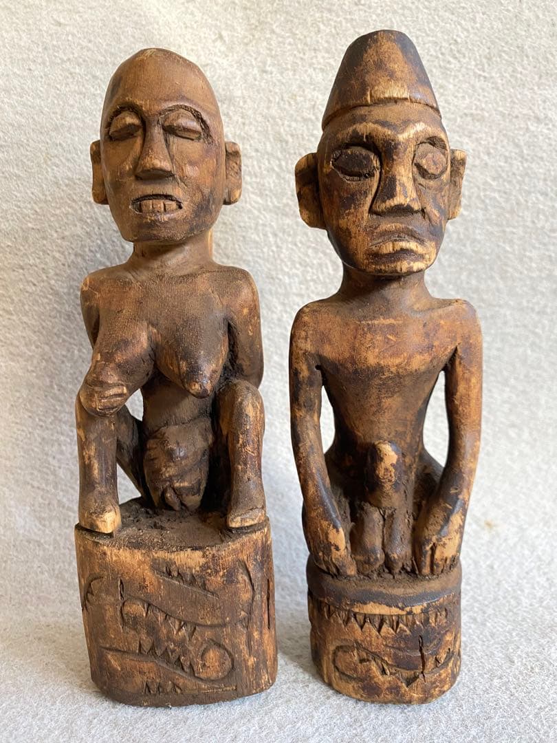 【インドネシア・スマトラ】木彫り／プリミティブアート　男女の置物