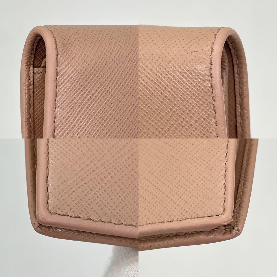 【美品】PRADA 二つ折り財布 ロゴ金具 サフィアーノレザー ピンク