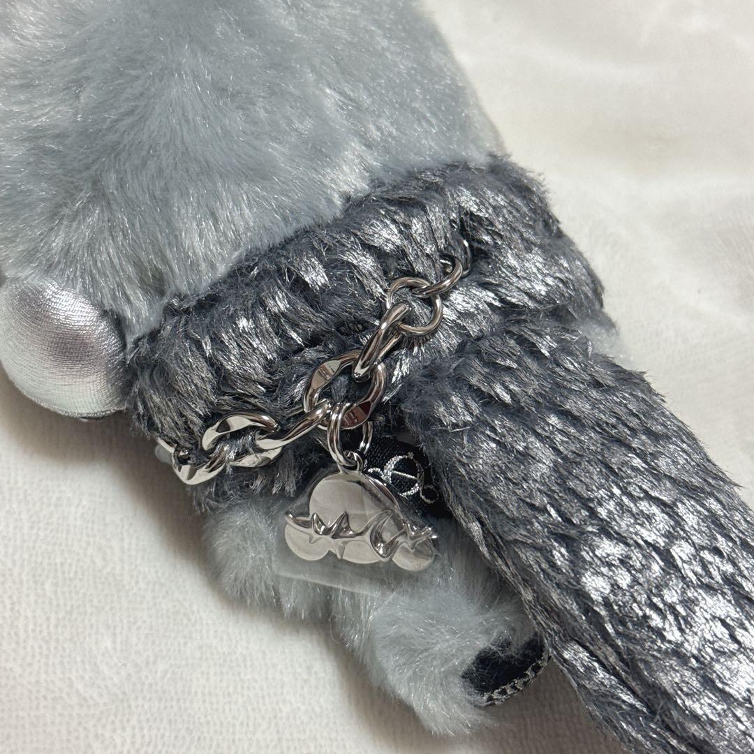 グレーのファー付きキャラクターぬいぐるみ