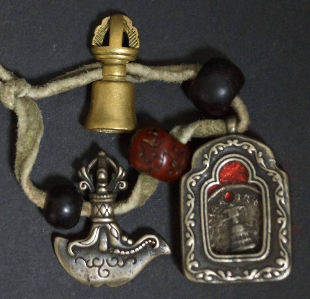 チベット仏教 密教徒の御守り箱銅製 鈴杵 懐中仏 トクチャ/金剛杵/メノウ装飾★