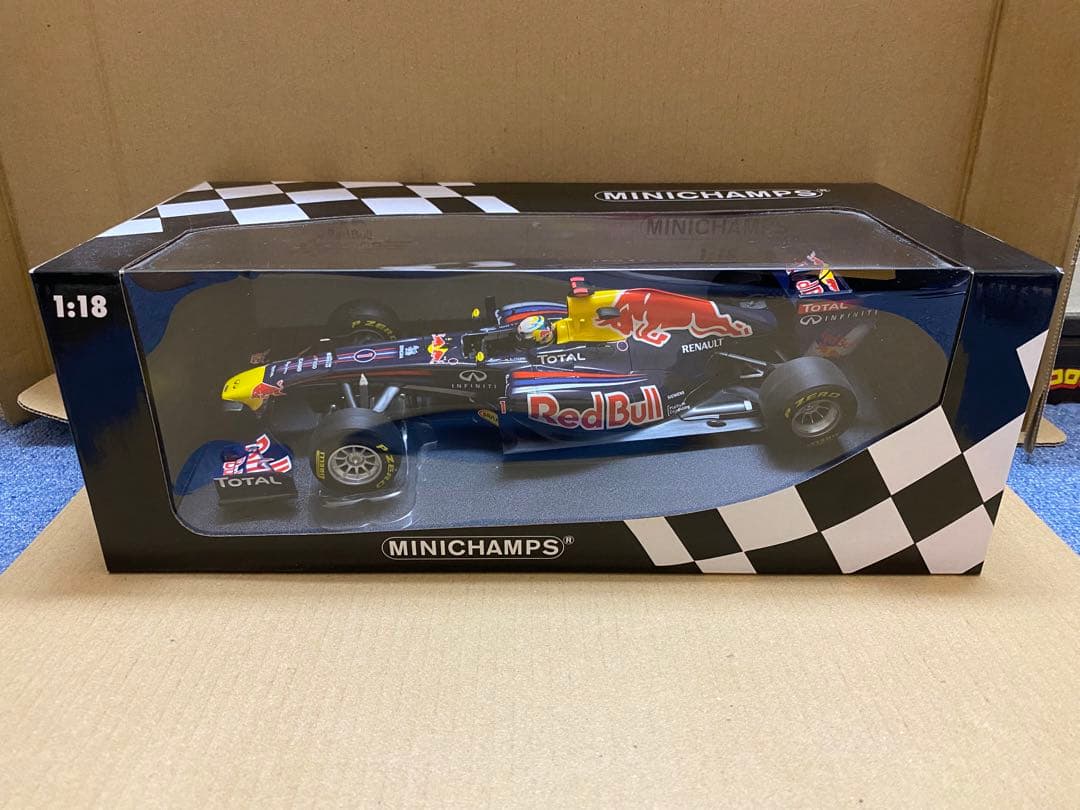 【送料込】 MINICHAMPS ミニチャンプス RB7 ベッテル 1/18