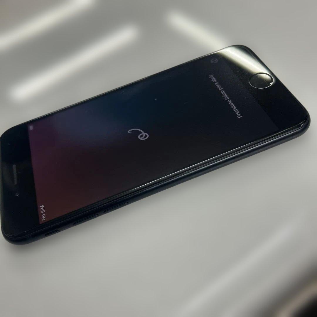 iPhone SE 第三世代　バッテリー100%