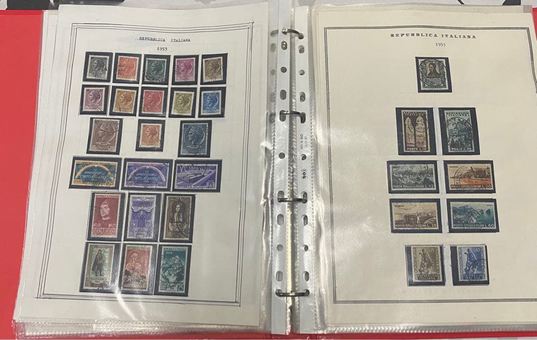 (N34) イタリア切手400枚入りフォルダー