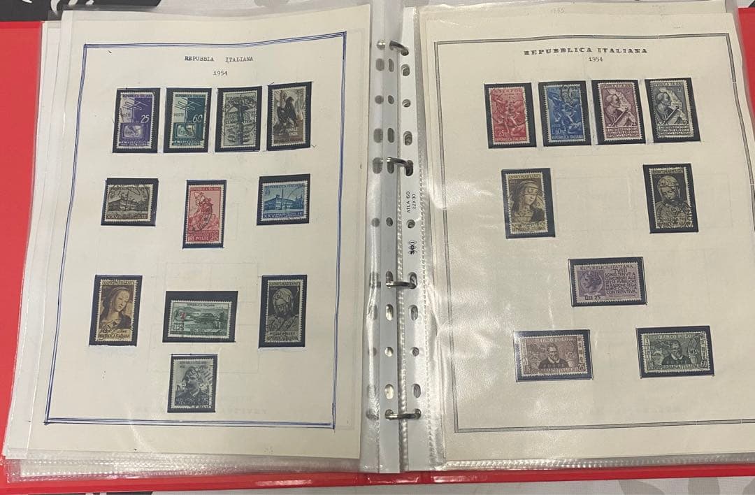 (N34) イタリア切手400枚入りフォルダー