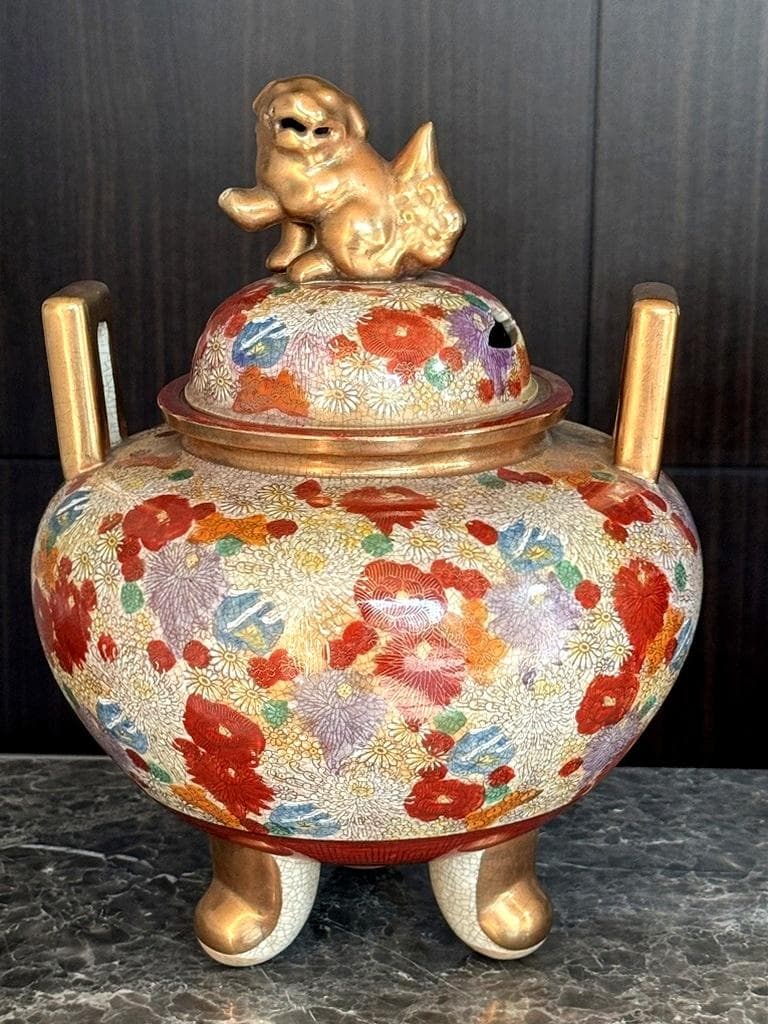 美品　京薩摩　蓮山　香炉　獅子　三ツ脚　蓋付　金彩　豪華絢爛　壼飾　花入　大香炉
