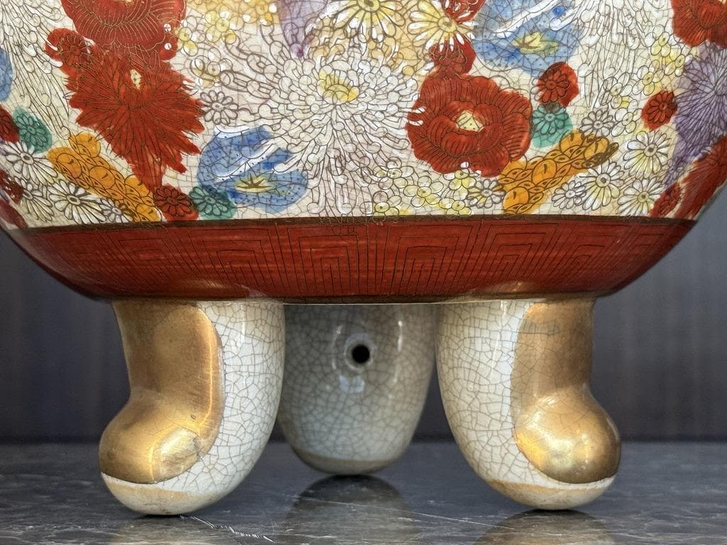 美品　京薩摩　蓮山　香炉　獅子　三ツ脚　蓋付　金彩　豪華絢爛　壼飾　花入　大香炉