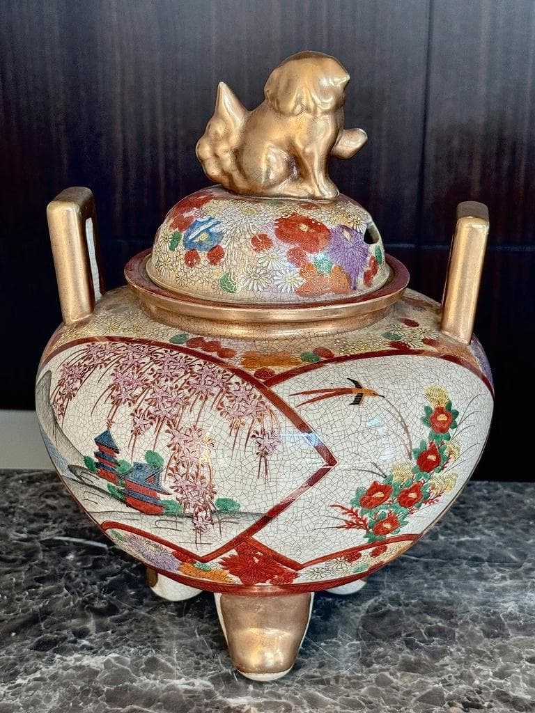 美品　京薩摩　蓮山　香炉　獅子　三ツ脚　蓋付　金彩　豪華絢爛　壼飾　花入　大香炉