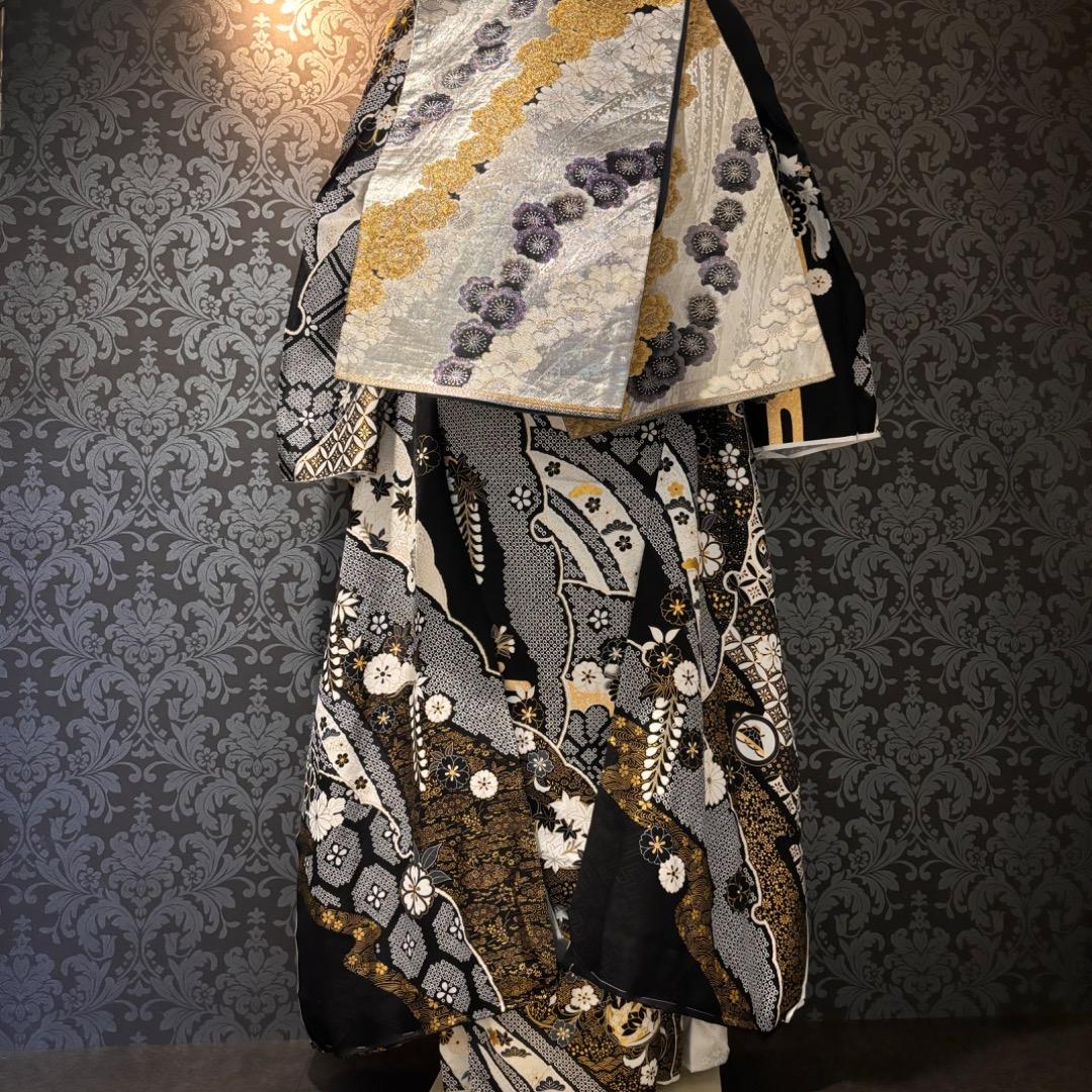 振袖のみ　新品、未使用✨　未仕立て　黒地　地紋　金駒刺繍　逸品　振袖　振り袖