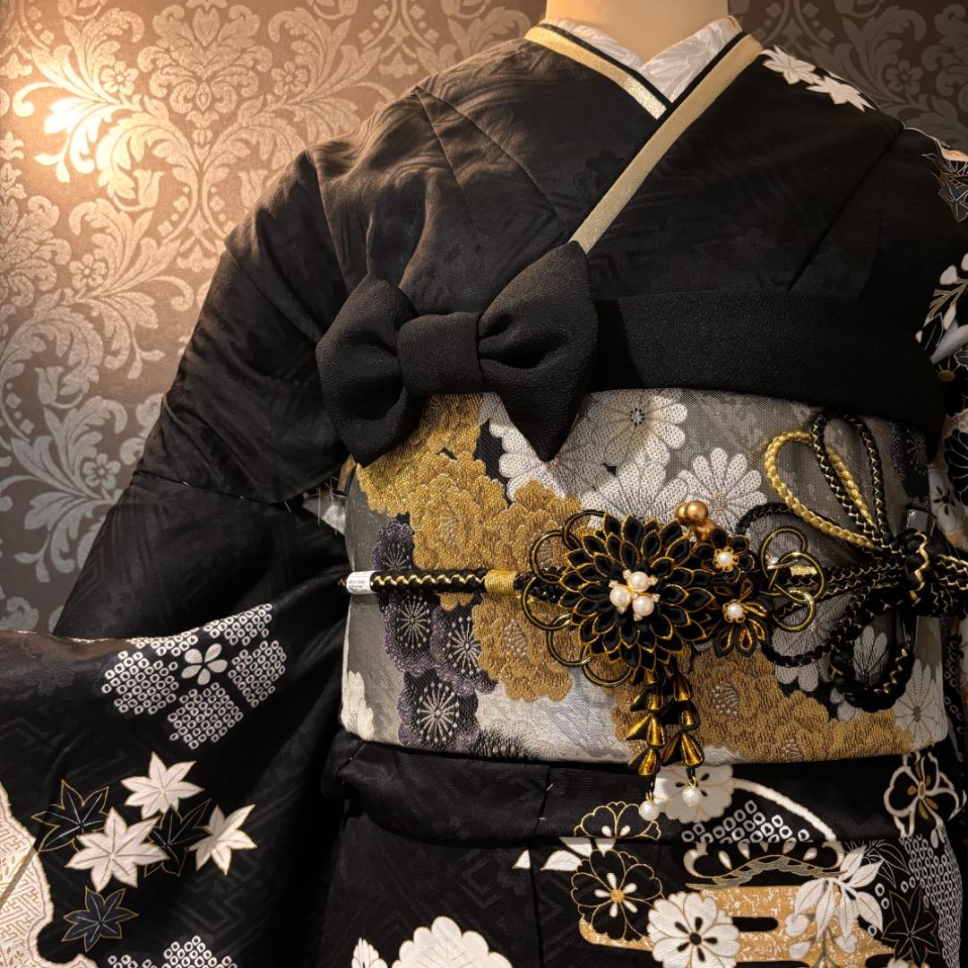 振袖のみ　新品、未使用✨　未仕立て　黒地　地紋　金駒刺繍　逸品　振袖　振り袖