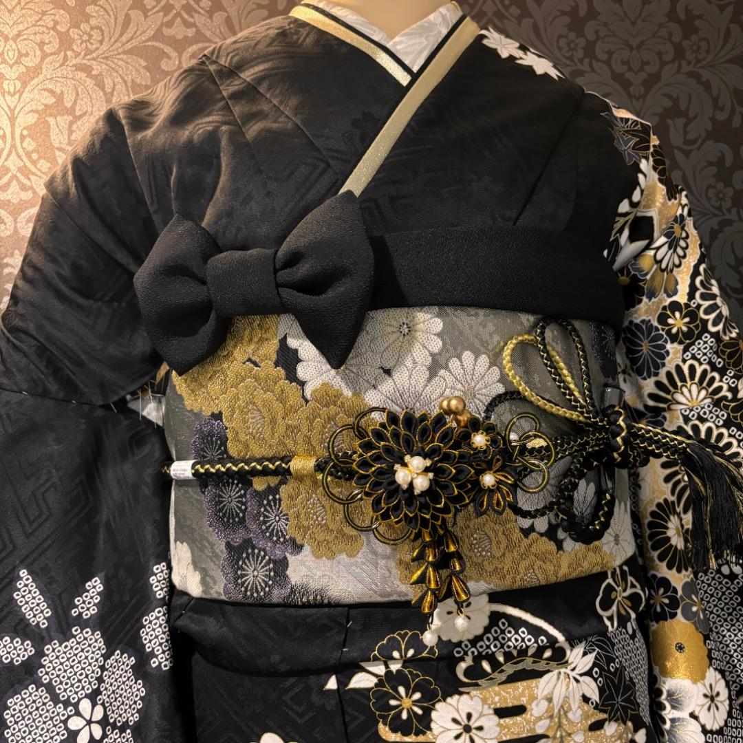 振袖のみ　新品、未使用✨　未仕立て　黒地　地紋　金駒刺繍　逸品　振袖　振り袖