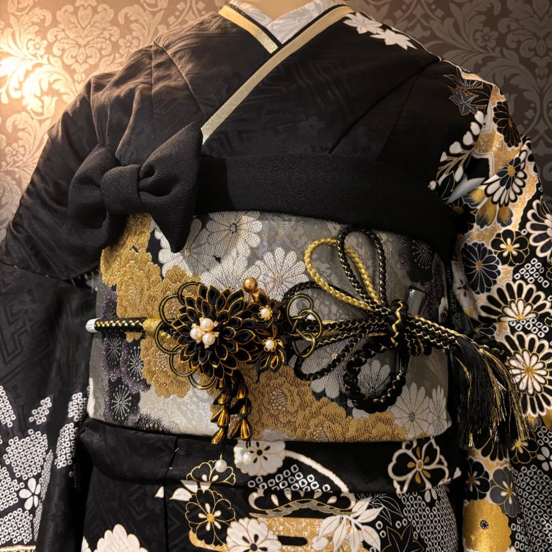 振袖のみ　新品、未使用✨　未仕立て　黒地　地紋　金駒刺繍　逸品　振袖　振り袖