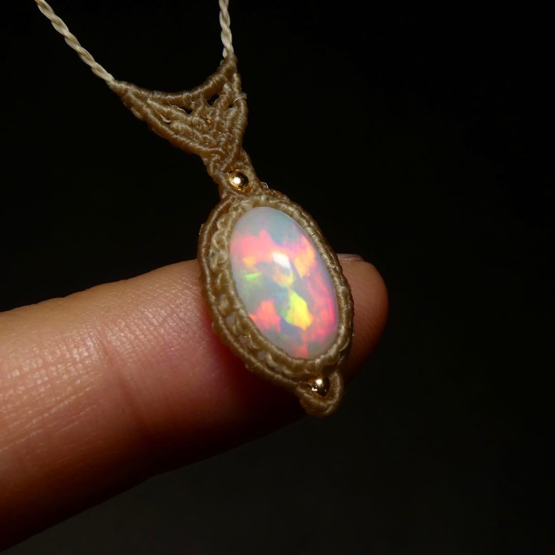 オパールのマクラメネックレス