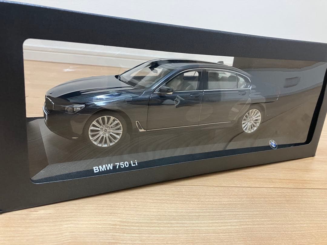 BMW 750 Li ミニカー 1/18 黒