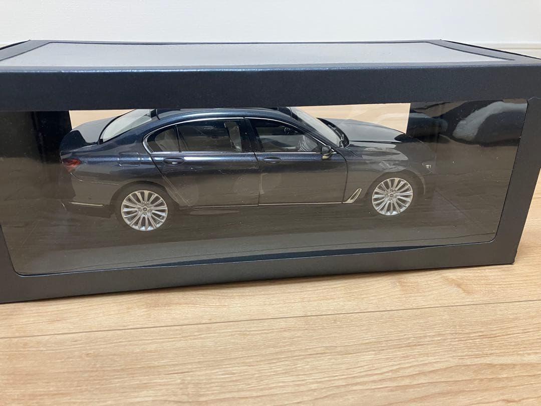 BMW 750 Li ミニカー 1/18 黒